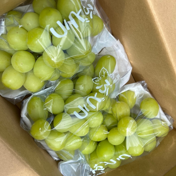 馬英農園のシャインマスカット約1㎏(2~3房入)