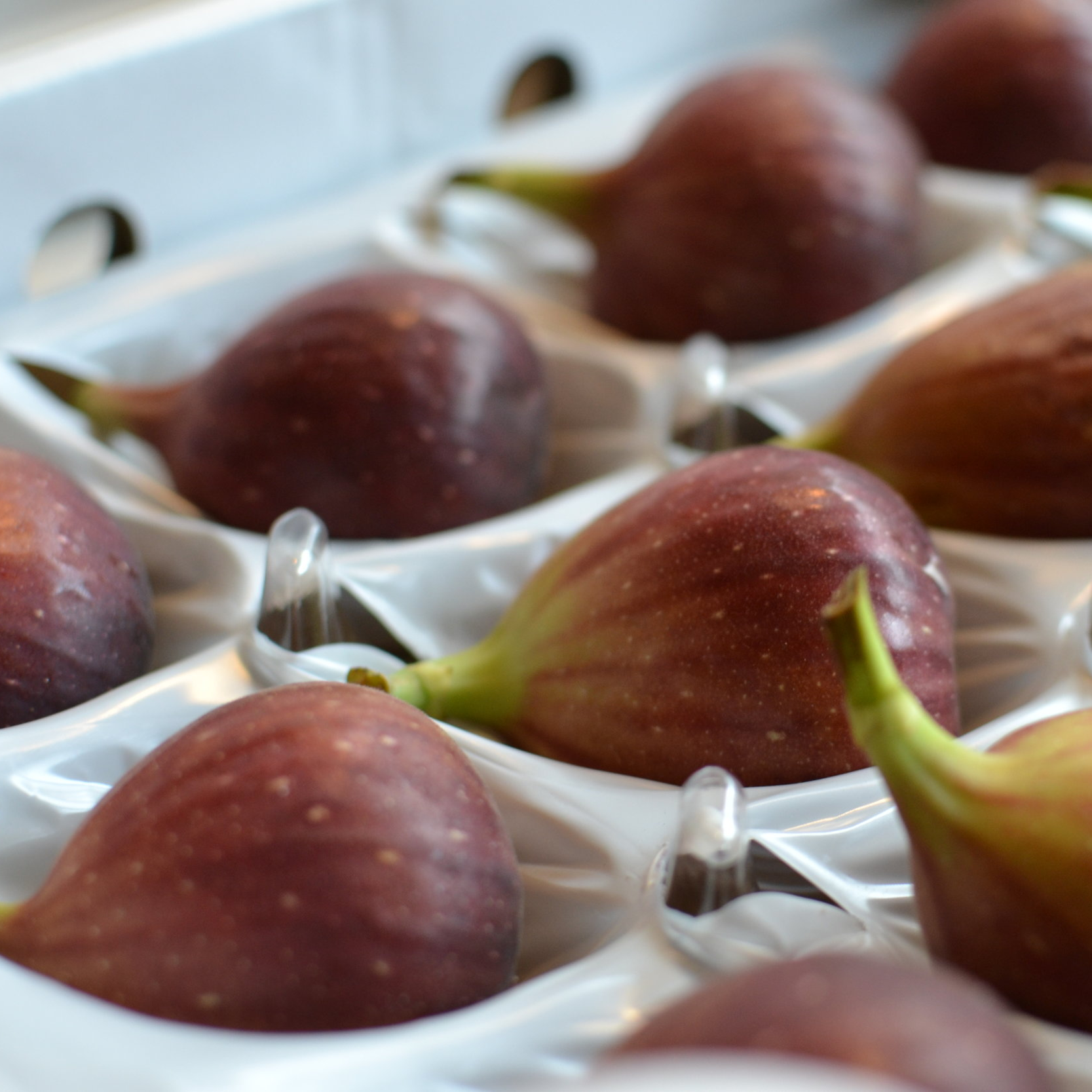 ハンモック発送】減農薬で皮までオイシイ!樹上完熟イチジク12玉 ハンモック発送】減農薬で皮までオイシイ!樹上完熟イチジク12玉